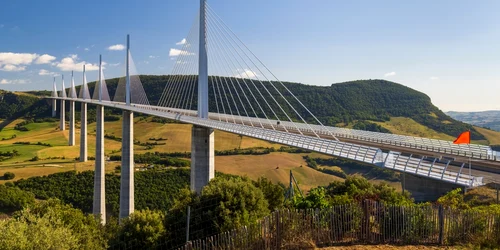 Viaductul Millau FOTO Shutterstock jpg