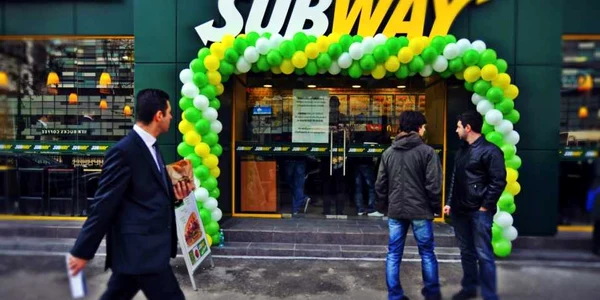  Din comerţ vin aproape 50% dintre francize FOTO Mediafax