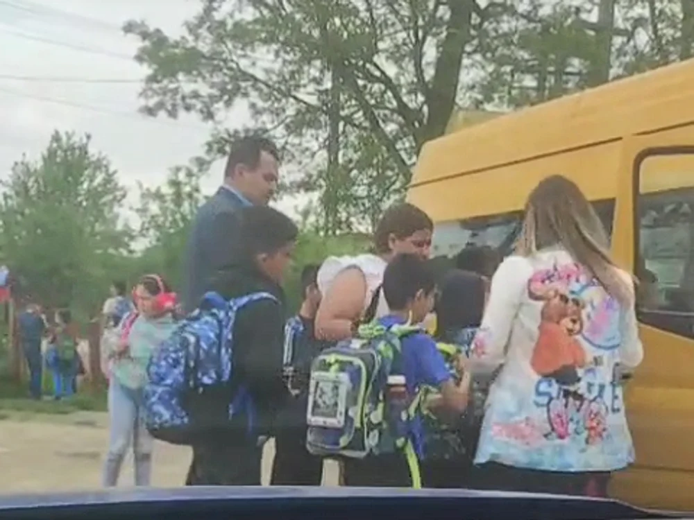 Copiii, înghesuiți în vehicul. FOTO captură TikTok @user432652427