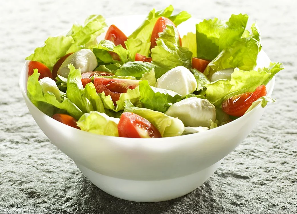 Uleiul și sosurile din salată ne pot îngrășa