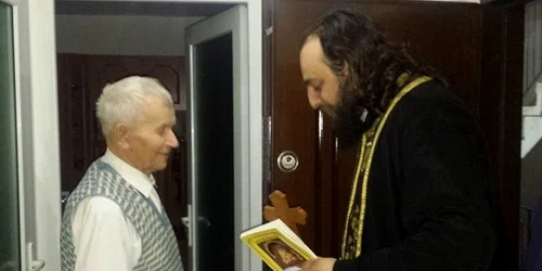 Preot cu molitfa pastilor FOTO Fb Ciprian Stanca