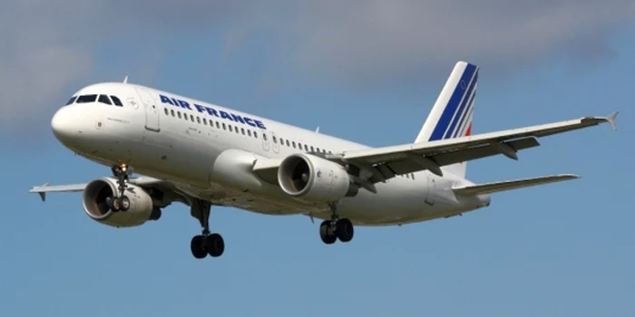 
    Aeronava Air France a revenit în siguranţă la Paris  