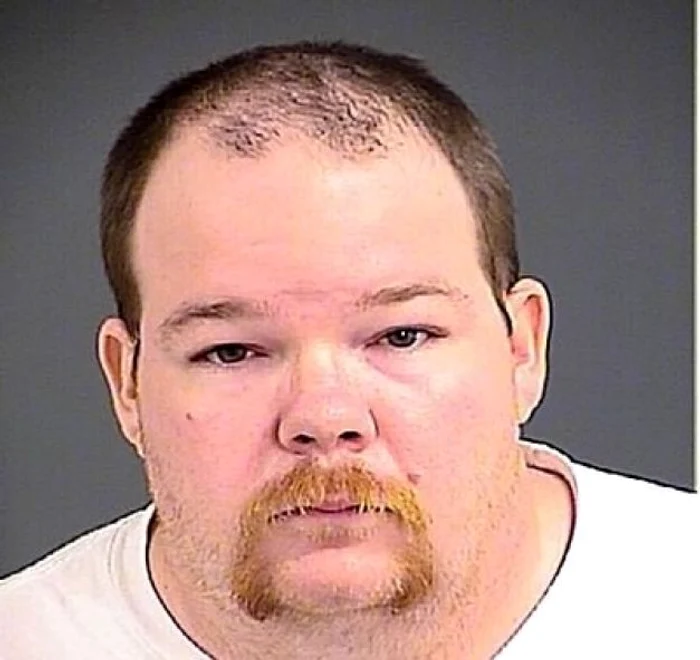 Americanul Brandon Gressette o plătea pe româncă pentru a privi când își abuza sexual copiii