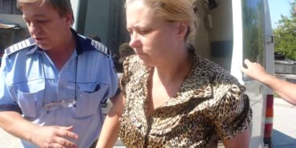 Craiova: VIDEO / Aproape 30 de bătrâni s-au trezit datori peste noapte