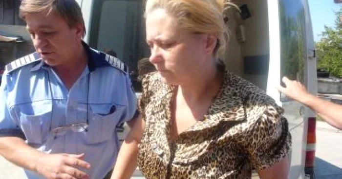 Craiova: VIDEO / Aproape 30 de bătrâni s-au trezit datori peste noapte