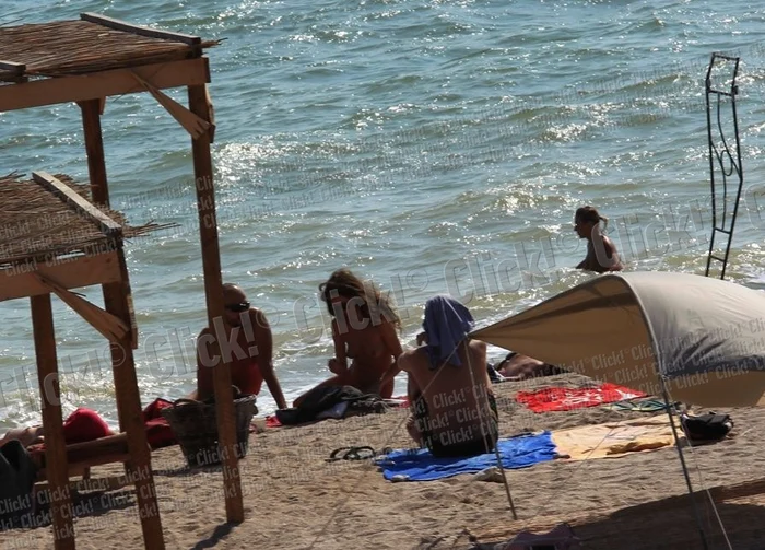 Nudiştii au profitat la maximum de vremea bună din această perioadă, la Vama Veche.