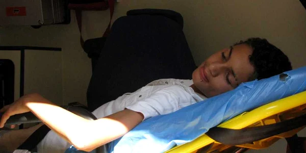 Puştiul a fost dus cu ambulanţa la spital