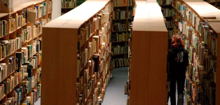Bacău: Expoziții de cărți și documente la Biblioteca Județeană