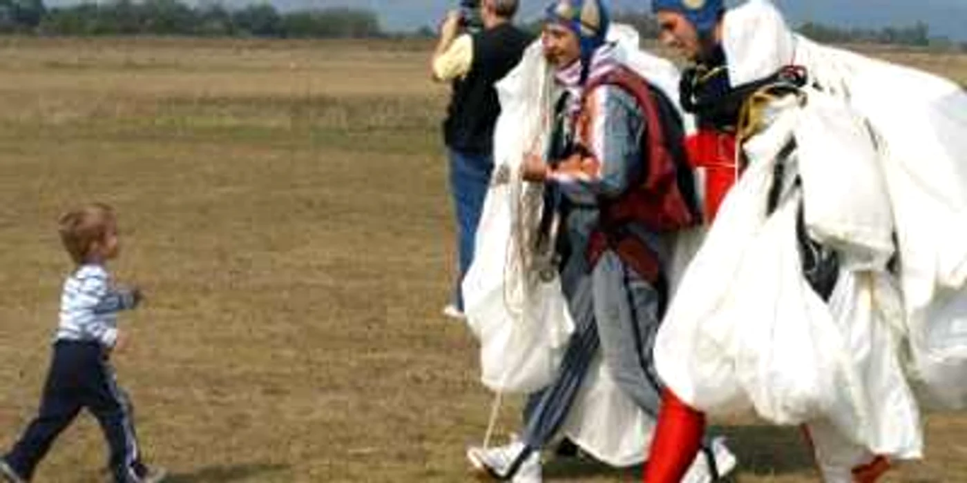Hunedoara: GALERIE FOTO - VIDEO Zbor în memoria lui Aurel Vlaicu