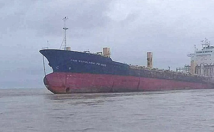 Vasul cargo cântăreşte 26.500 de tone