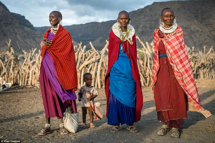 Vlad şi prietenul lui au stat 20 de zile alături de triburile din Tanzania/FOTO Vlad Cioplea