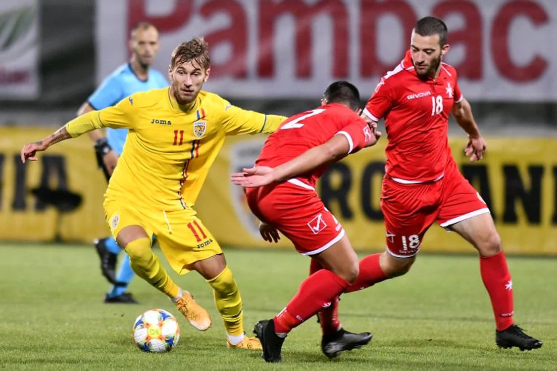 Denis Drăguș, stânga, în tricoul echipei naționale