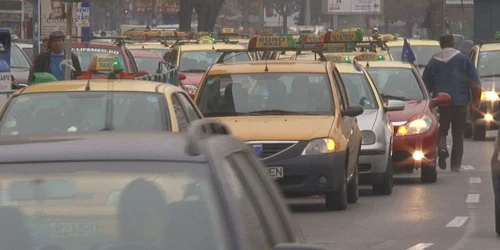 Taximetriștii au mers în coloană prin Ploiești