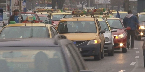 Taximetriștii au mers în coloană prin Ploiești
