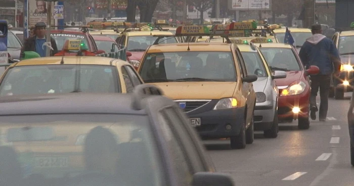 Taximetriștii au mers în coloană prin Ploiești