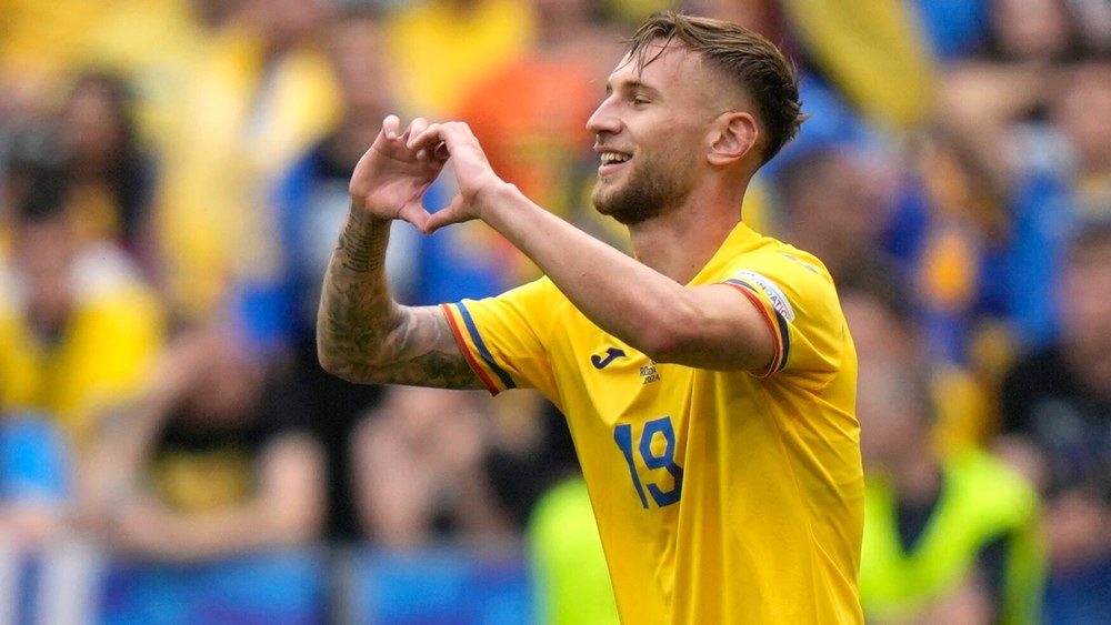 Victoria cu Ucraina schimbă destine fotbalistice: Drăguș și Coman, transferuri la miezul nopții