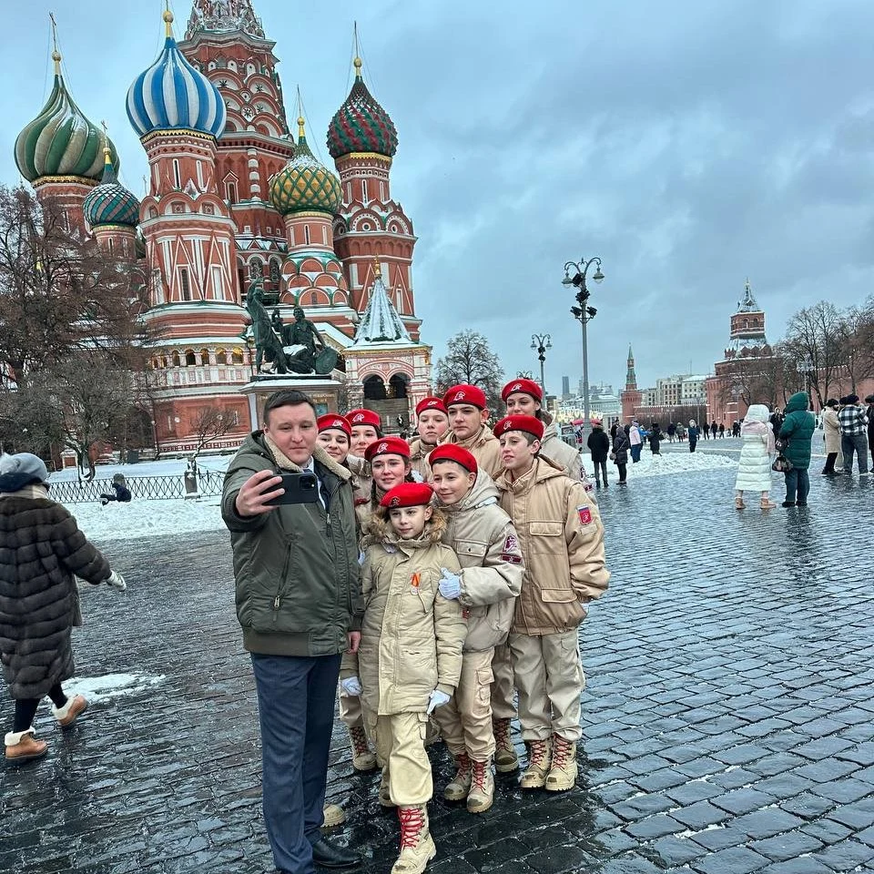 Mașinăria de propagandă pro-război a Kremlinului: cum sunt instruiți tineri influenceri în tabere din Rusia