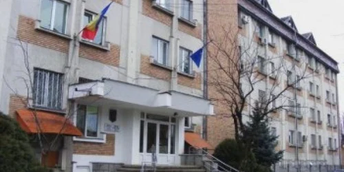După ce a fost înşelată fata s-a dus la sediul poliţeii să facă reclamaţie 