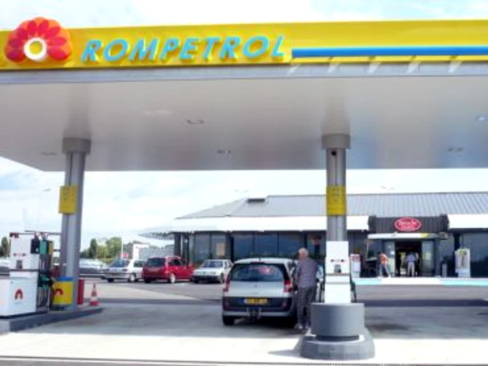 Rompetrol ieftineşte benzina cu opt bani pe litru