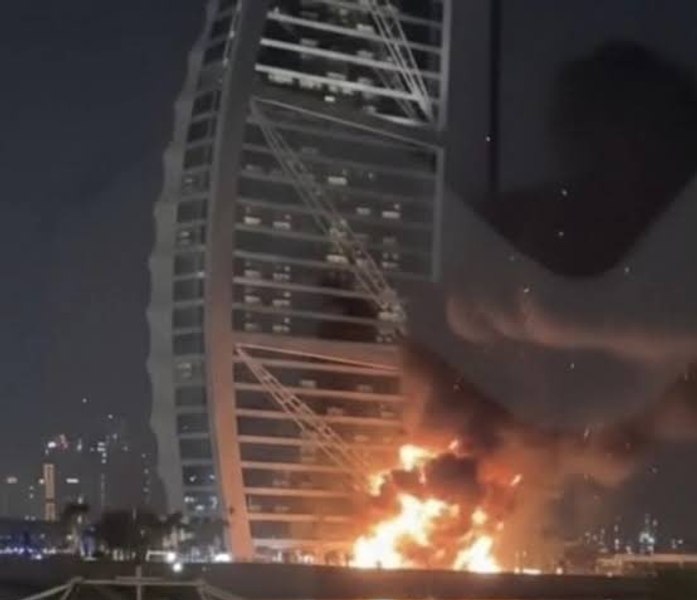 „Burj Al Arab”, singurul hotel de 7 stele din lume, a fost lovit de drone iraniene. Un atac a vizat și Aeroportul Internațional Dubai