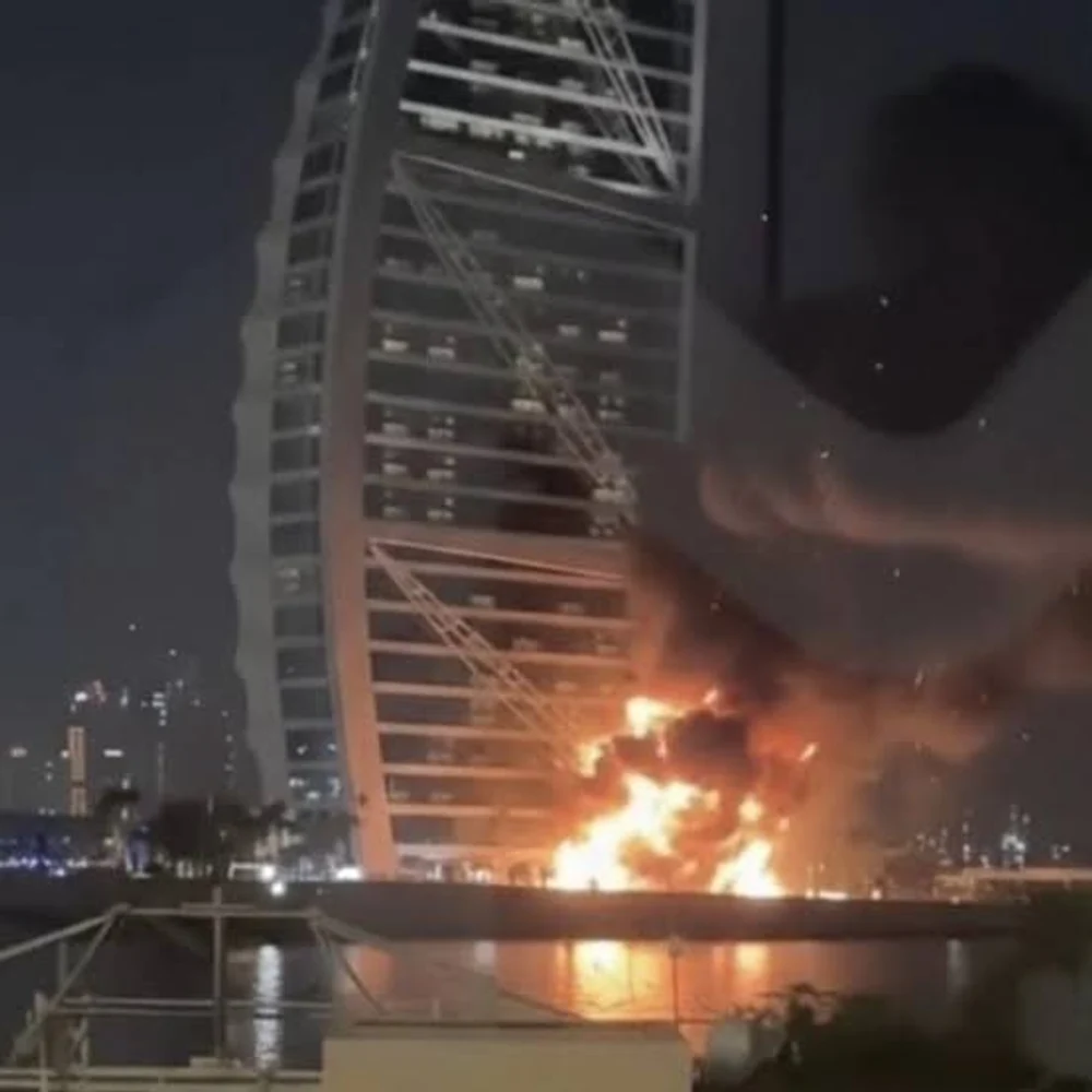 „Burj Al Arab”, singurul hotel de 7 stele din lume, a fost lovit de drone iraniene