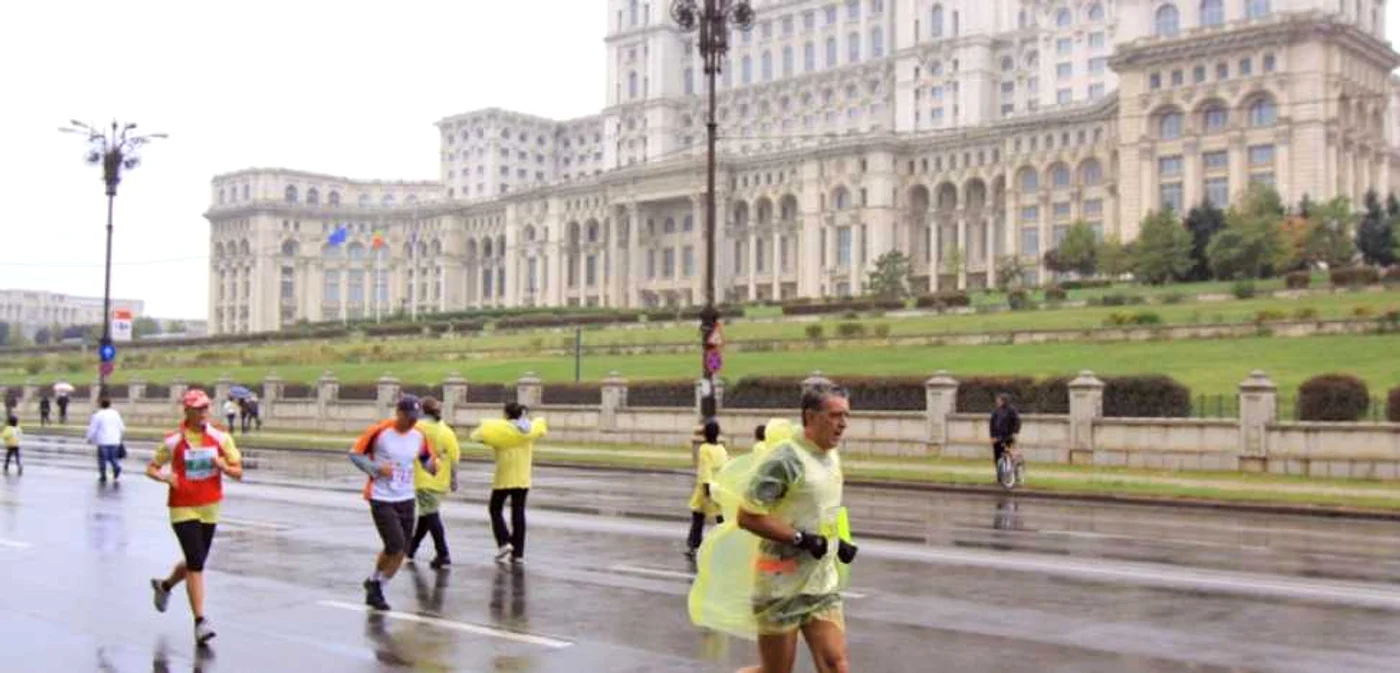 Traseul Maratonului Internaţional Bucureşti a fost mutat de lângă Palatul Parlamentului * Foto: Marian Burlacu