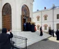 Procesiune religioasă cu Icoana Maicii Domnului făcătoare de minuni de la Mănăstirea Dintr-un Lemn şi moaşte de la Mănăstirea Bistriţa Foto Arhiepiscopia Râmnicului