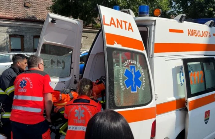 Un lift în care se aflau trei adulți și un copil s-a prăbușit la Timișoara. Foto: Express de Banat 