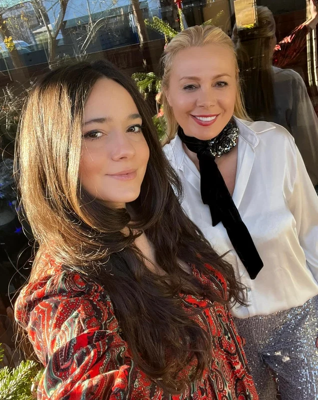 Dana Săvuică, alături de fiica ei, julie Sursa: Facebook