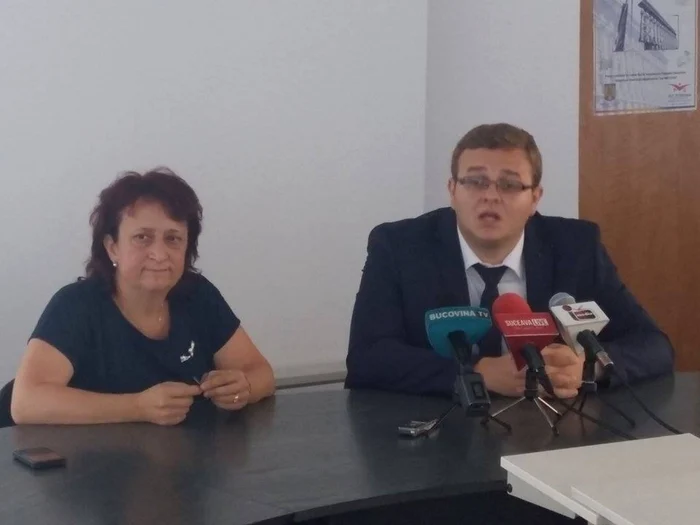 Noul şef al DSP Suceava, Adrian Ianovici, împreună cu directorul adjunct Cătălina Zorescu