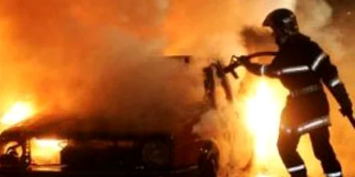 Polițistul și-a pierdut viața după ce mașina sa a luat foc