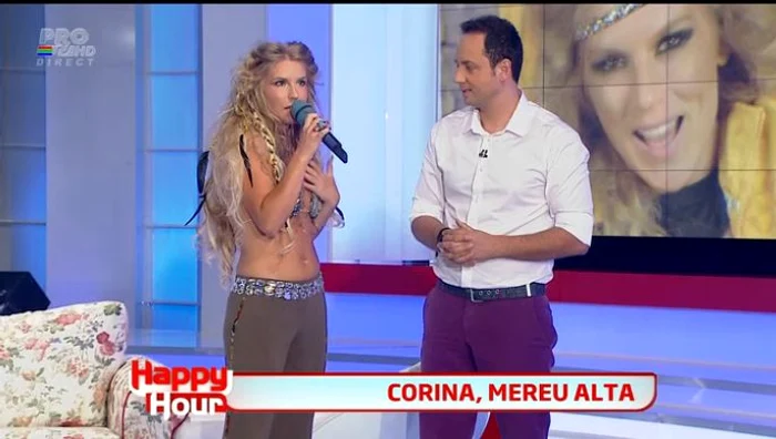Corina a şocat din nou cu ţinuta ei foarte sexy şi originală (captură: PRO TV)