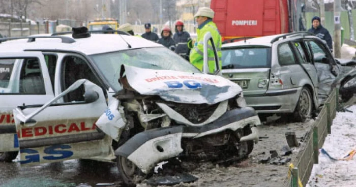 Expertiza tehnică a accidentului în care au murit patru pacienţi care se aflau în ambulanţă va fi gata peste o săptămână