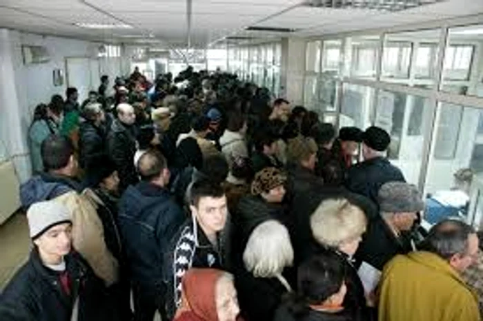 Mai marii fiscului promit că de la 1 ianuarie 2017 vor dispărea cozile la ghișee