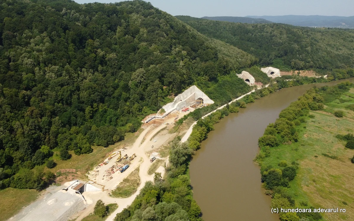 Tisa - Sălciva, unde au loc lucrări la tunelurile de pe valea Mureșului. Foto: Daniel Guță. ADEVĂRUL