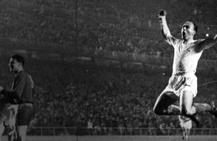 Di Stefano (foto dreapta) a jucat pentru Argentina, Columbia şi Spania FOTO: realmadrid.com