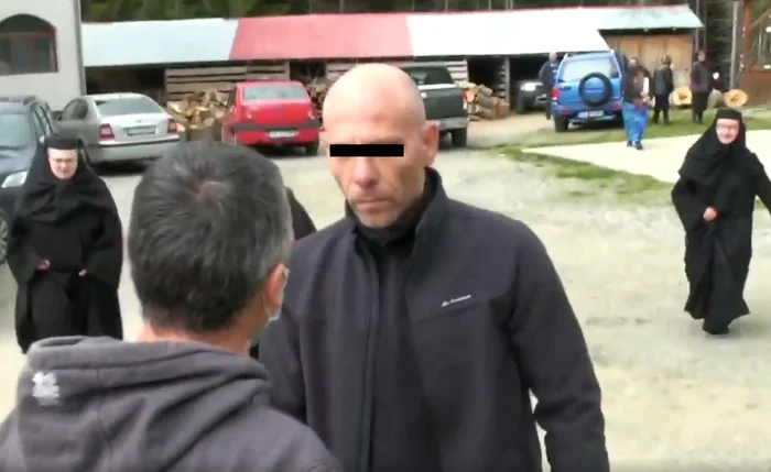 Doi bărbaţi au avut divergenţe cu măicuţele de la Mănăstirea Jieţ din judeţul Hunedoarafoto: captură Facebook