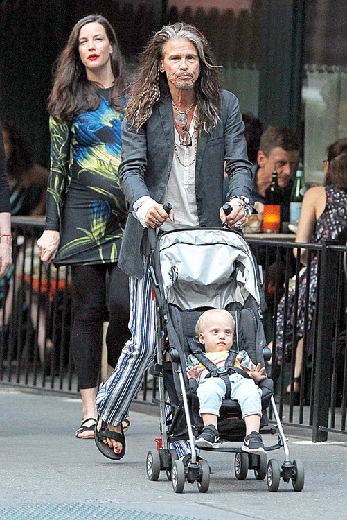 L-a plimbat cu căruciorul pe nepotul Sailor