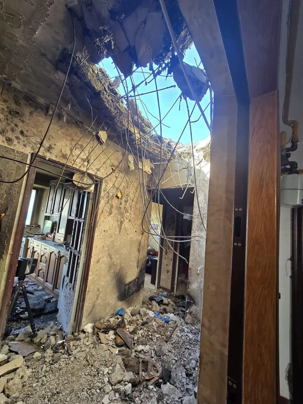 Băiat de 14 ani rămas pe drumuri după ce o dronă i-a distrus locuința din Galați: se pregătea pentru Evaluarea Națională. Mama este internată în spital