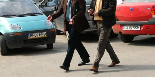Daniel Corban (dreapta) este acuzat de luare de mită