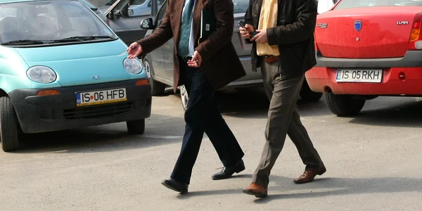 Daniel Corban (dreapta) este acuzat de luare de mită