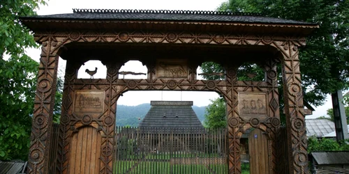 poarta maramureseana
