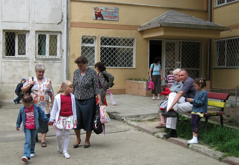 Copii care ies de la grădiniță FOTO Adevărul