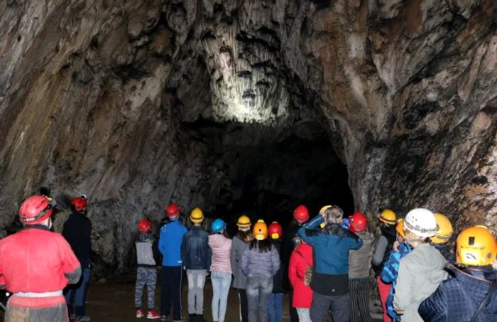 peşteră la Sasca Montană FOTO salvatipesterile.ro