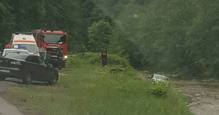 Accidentul i-a cauzat un atac de panică şoferului de 84 de ani FOTO: ISU Bistriţa