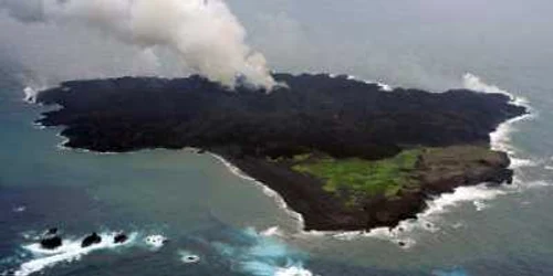 Vulcan in eruptie de pe o insula japoneza FOTO AFP