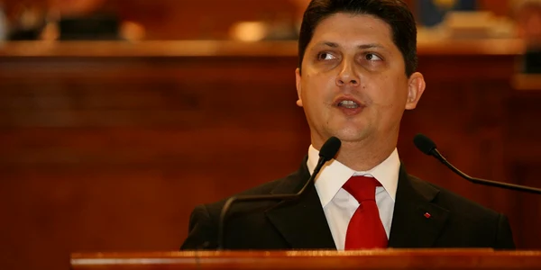 Titus Corlăţean