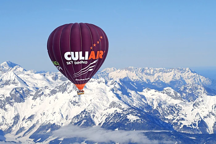 
    La restaurantul din balon, mâncarea e gătită direct la jetul de flăcări şi costă 495 $ fotografii: photoland/caters  