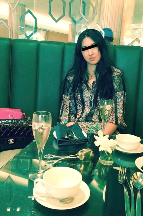Tânăra, în vârstă de 20 de ani, locuieşte împreună cu mama ei în Australia