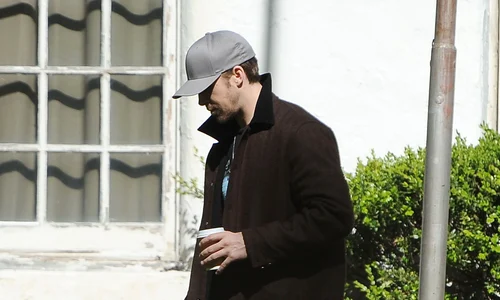 Exclusive Ryan Gosling Running Errands With His Daughter jpeg